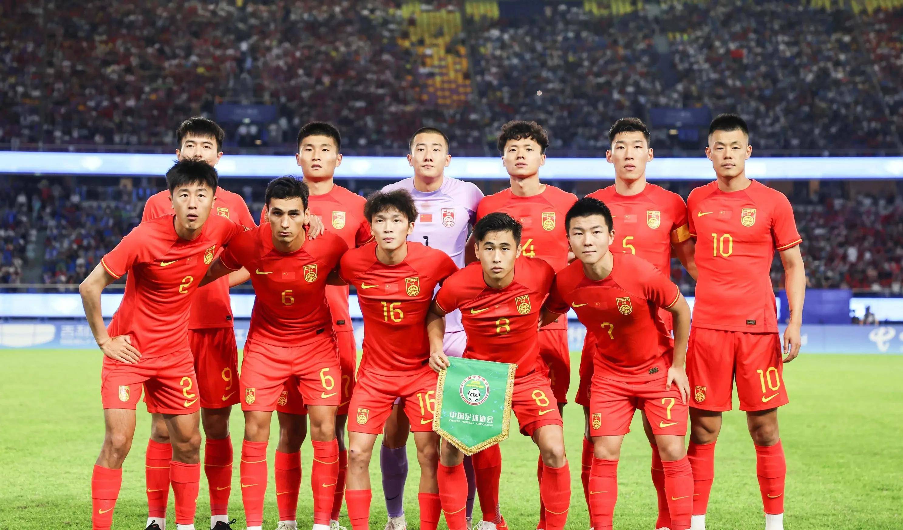 包含国内足球顶级赛事开幕,赛场高潮迭起的词条